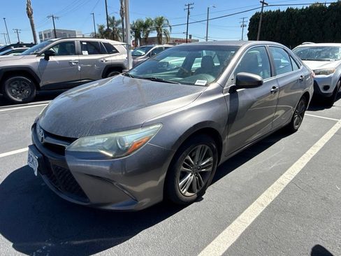 Used 2015 Toyota Camry SE FWD image 3