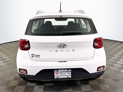 New 2025 Hyundai Venue SEL FWD image 6