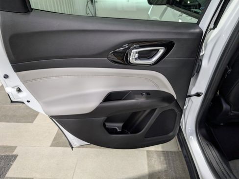 Used 2022 Jeep Compass Limited image 8