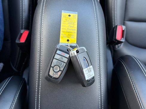 Used 2025 Ford Escape Platinum AWD/4WD image 42