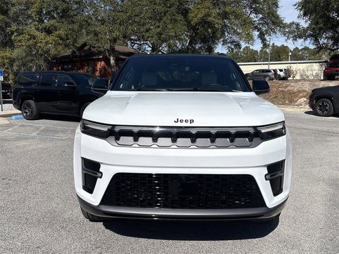 New 2026 Jeep Grand Wagoneer Summit image 4