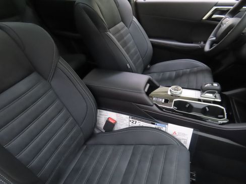 New 2025 Mitsubishi Outlander SE image 26