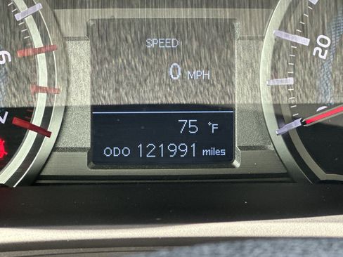 Used 2018 Toyota 4Runner SR5 AWD/4WD image 28