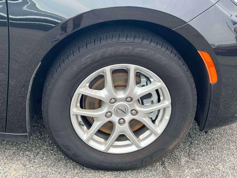 Used 2023 Chrysler Pacifica Touring-L FWD image 12