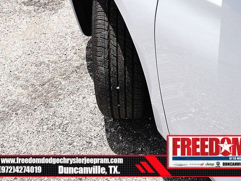 New 2027 Chrysler Pacifica Select FWD image 42