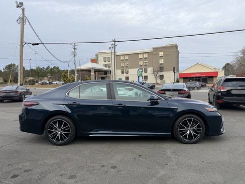Used 2021 Toyota Camry SE image 9