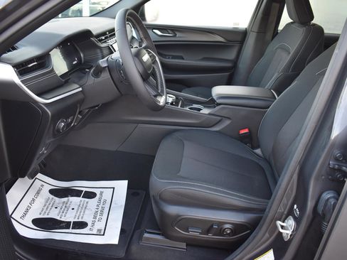 Used 2024 Jeep Grand Cherokee Laredo w/ Trailer Tow Package image 23