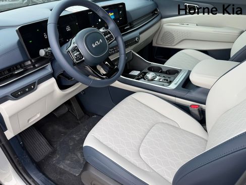 New 2026 Kia Carnival EX FWD image 17