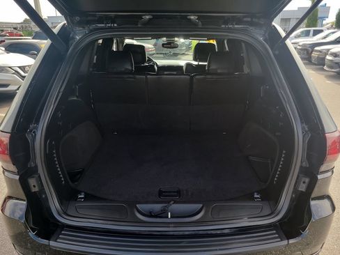 Used 2019 Jeep Grand Cherokee Laredo RWD image 8