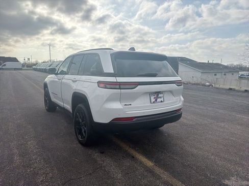 New 2026 Jeep Grand Cherokee Altitude AWD/4WD image 4