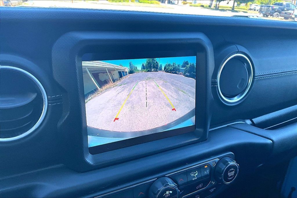 Used 2021 Jeep Wrangler Unlimited Sahara AWD/4WD image 28