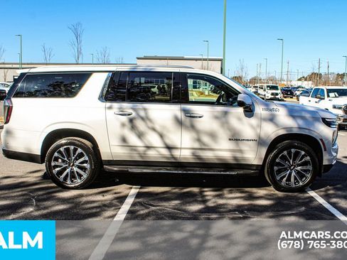 Used 2025 Chevrolet Suburban High Country image 9