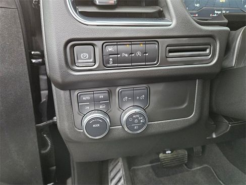 Used 2024 GMC Yukon SLE image 17