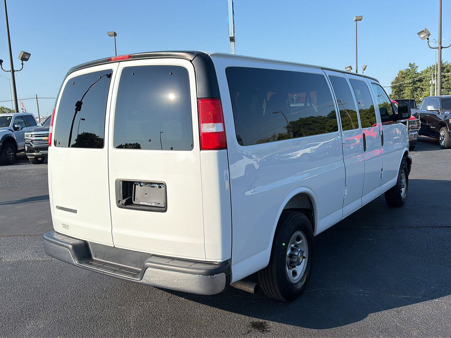 Used 2025 Chevrolet Express 3500 LT w/ LT Preferred Equipment Group RWD image 5