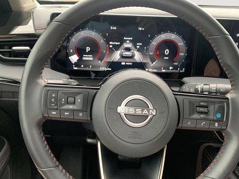 Used 2025 Nissan Kicks SR FWD image 16