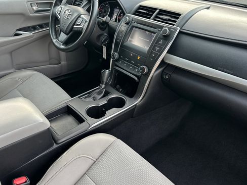 Used 2017 Toyota Camry image 15