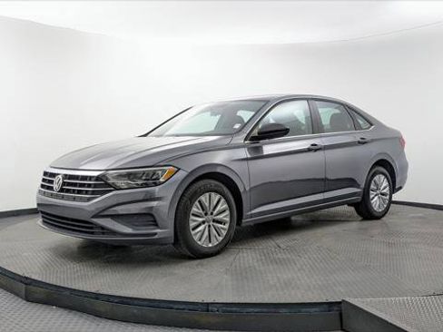 Used 2019 Volkswagen Jetta S w/ Driver Assistance Package FWD image 2