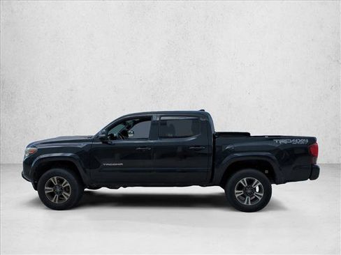 Used 2019 Toyota Tacoma TRD Sport AWD/4WD image 8