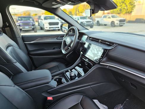 New 2026 Jeep Grand Cherokee L Limited AWD/4WD image 26