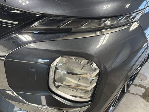 Used 2025 Mitsubishi Outlander SEL AWD/4WD image 16