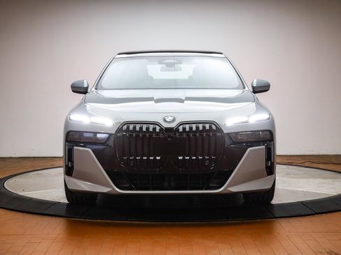 Certified 2023 BMW 760i xDrive w/ Parking Assistance Package image 2