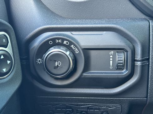 Used 2024 Jeep Wrangler Sahara image 22