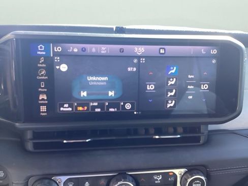 Used 2024 Jeep Wrangler Unlimited Sahara AWD/4WD image 25