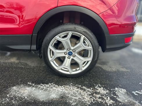 Used 2019 Ford Escape Titanium image 18