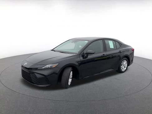 Used 2025 Toyota Camry LE image 8