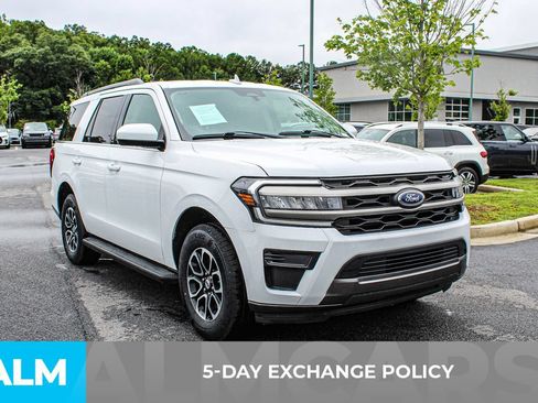 Used 2024 Ford Expedition XLT RWD image 3