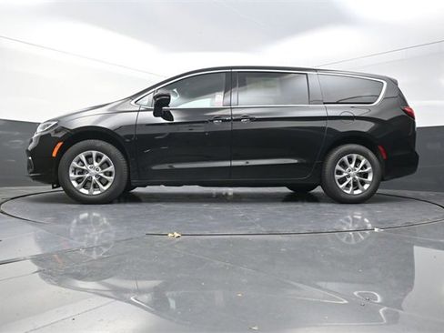 New 2026 Chrysler Pacifica Select image 20