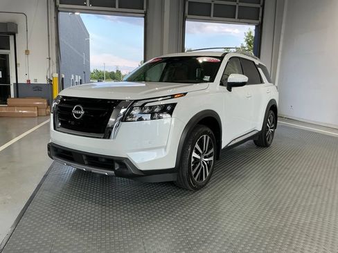 Used 2025 Nissan Pathfinder Platinum w/ Cargo Package FWD image 2