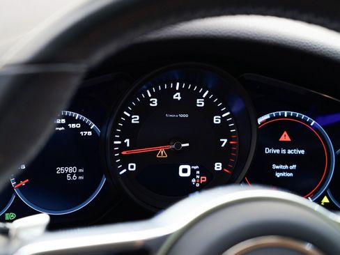 Used 2023 Porsche Cayenne Platinum Edition image 26