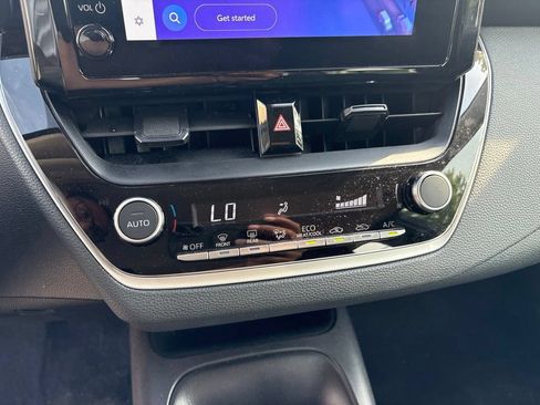 Used 2025 Toyota Corolla LE FWD image 17