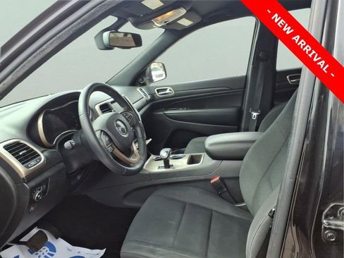 Used 2014 Jeep Grand Cherokee Laredo w/ 18" Wheel & 8.4" Radio Group image 11