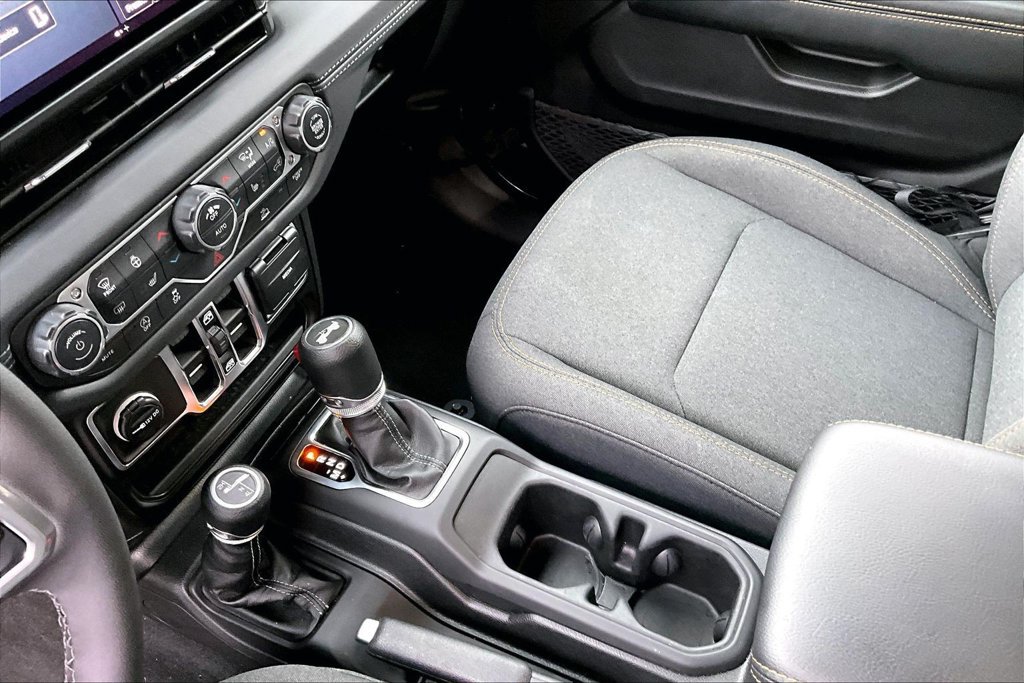 Used 2026 Jeep Wrangler Unlimited Sahara AWD/4WD image 11