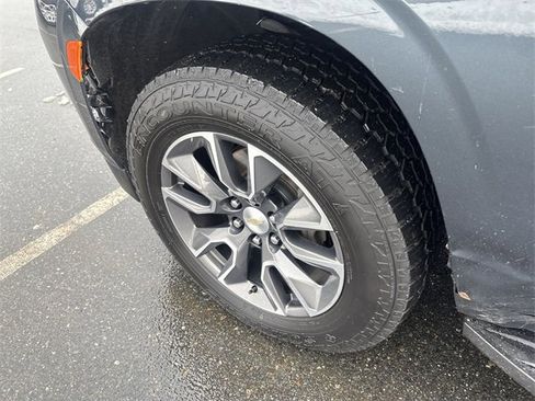 Used 2021 Chevrolet Suburban LT image 34