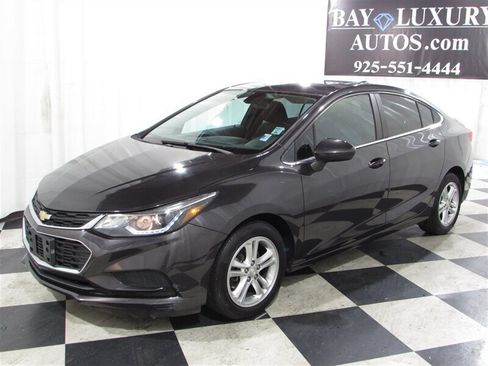 Used 2017 Chevrolet Cruze LT w/ Convenience Package image 10