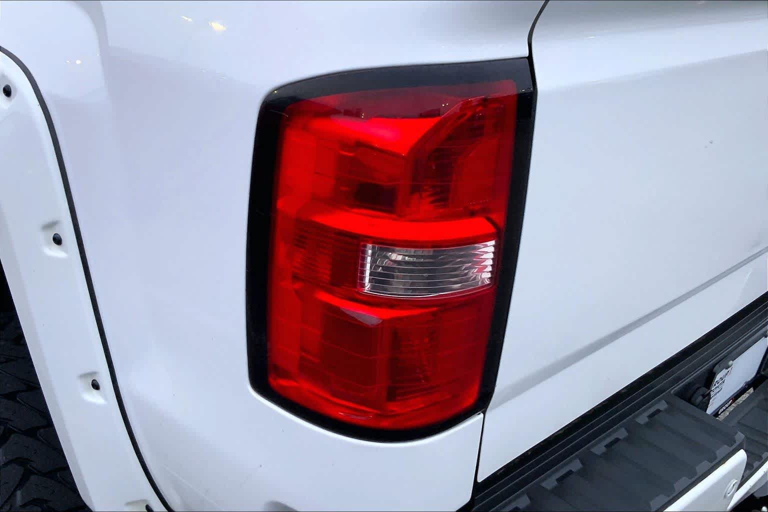 Used 2016 GMC Sierra 2500 Denali w/ Duramax Plus Package AWD/4WD image 25