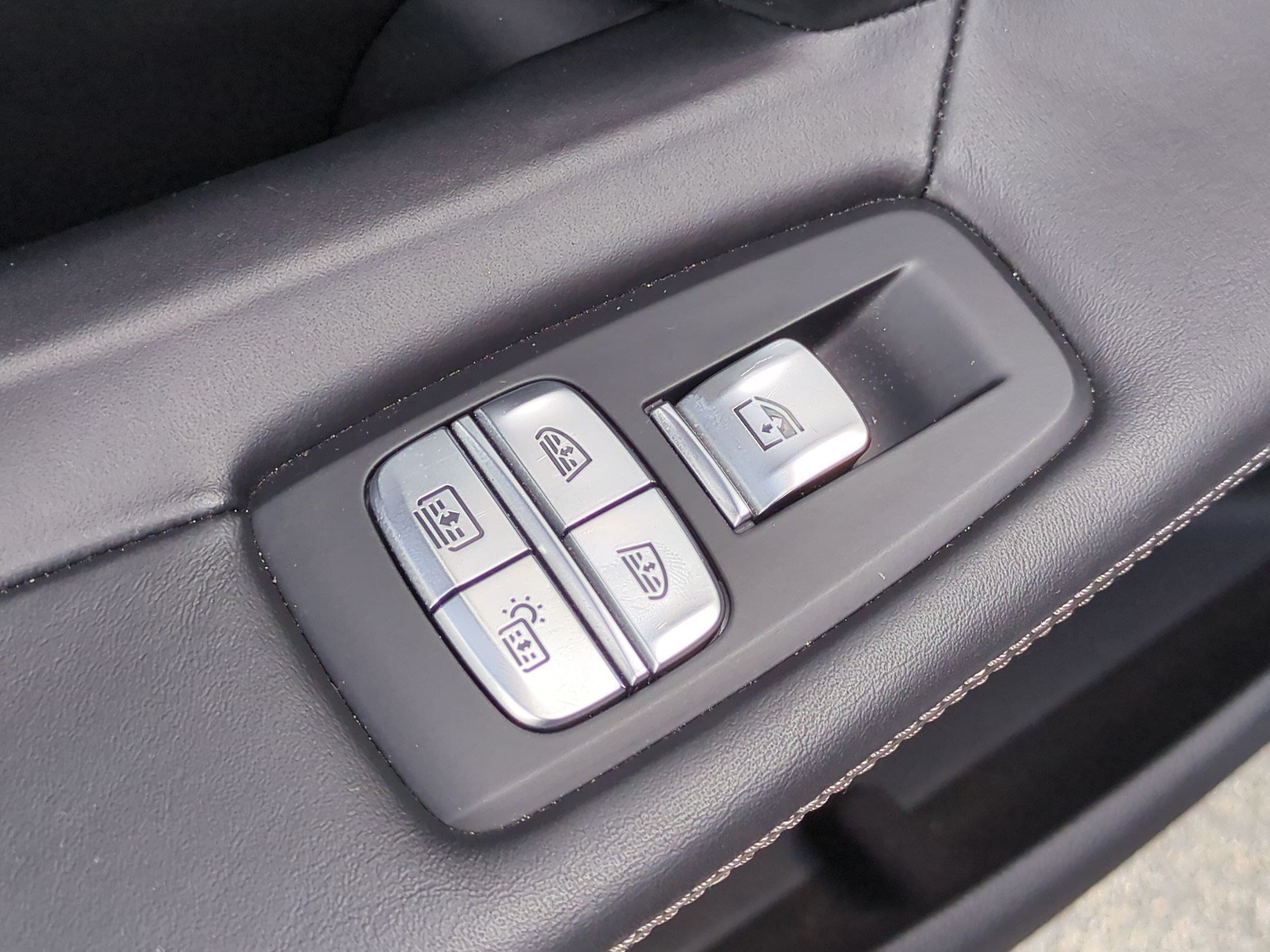 Used 2022 BMW 740i xDrive w/ Premium Package AWD/4WD image 31
