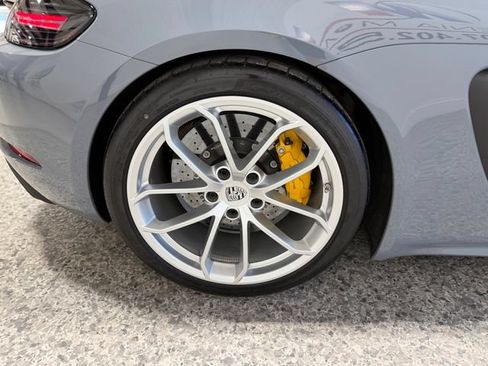 Used 2023 Porsche 718 Boxster Spyder RWD image 58