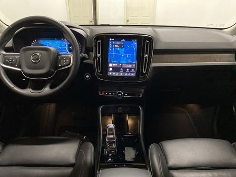 Used 2025 Volvo XC40 B5 Plus AWD/4WD image 14