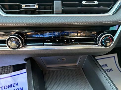 Used 2025 Chevrolet Equinox LT w/ Safety and Technology Package FWD image 19