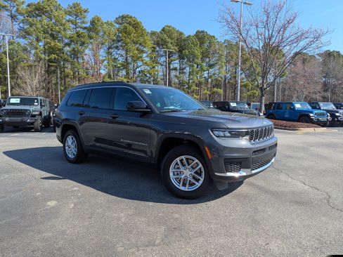 Certified 2025 Jeep Grand Cherokee L Laredo w/ Trailer Tow Package image 3