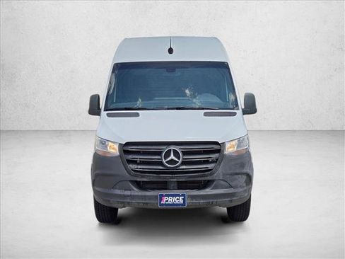 Used 2021 Mercedes-Benz Sprinter 2500 image 2