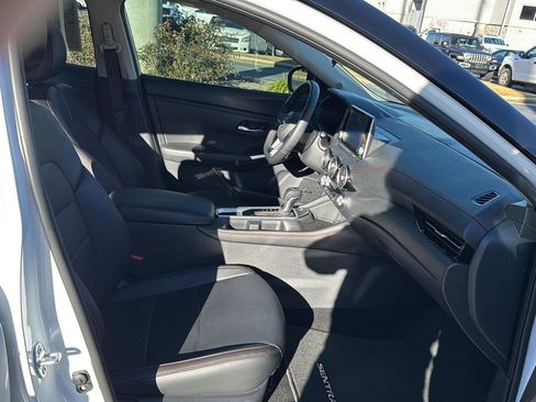 Used 2024 Nissan Sentra SR w/ SR Premium Package image 10