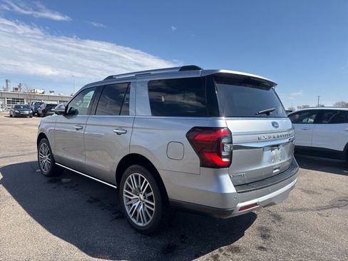 Used 2022 Ford Expedition Limited image 5