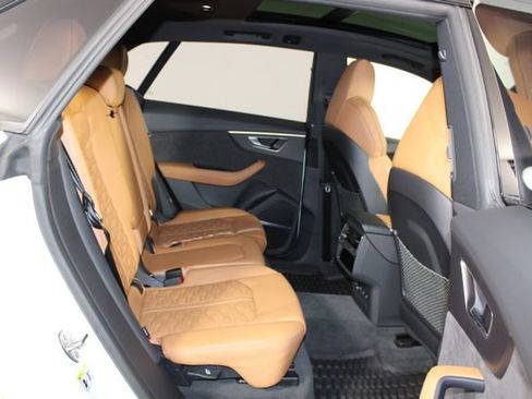 Used 2022 Audi RS Q8 AWD/4WD image 23