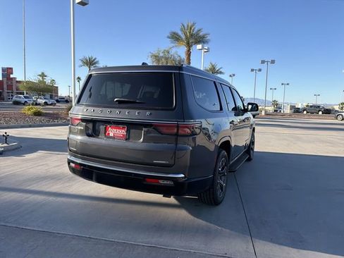 Used 2023 Jeep Wagoneer Series III w/ Preferred Equipment Group AWD/4WD image 5