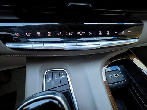 Used 2021 Cadillac Escalade Premium Luxury Platinum AWD/4WD image 44